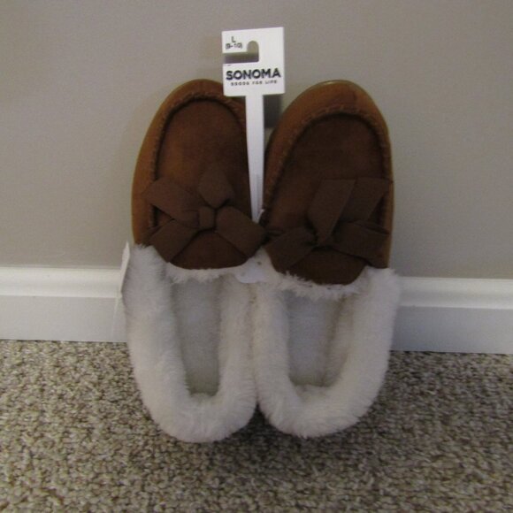 NWT Cozy Suede and Fur Memory Foam Moccasin Slippers | Size L 9-10 ☁️ - Picture 2 of 4